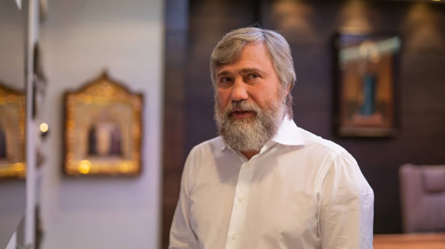 Новинський сказав, що вже в Україні: відвідав службу в храмі