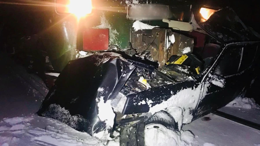 Поезд смял девятку под Ивано-Франковском: двое погибших