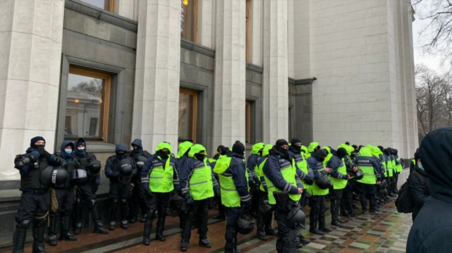 Послание президента: под Радой митинг и много полиции