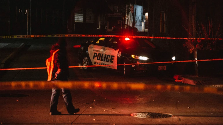 В США внедорожник въехал в рождественский парад