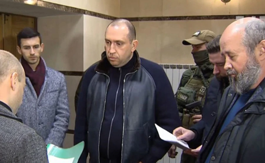 Альперіну просять викликати швидку, суд пішов на перерву