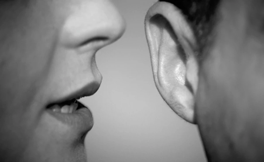 Сотрудник НАПК сливал секретную информацию деклараций чиновников