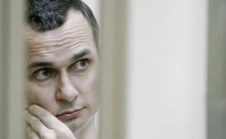 Адвокат: Сенцова годують білково-вітамінною сумішшю, закачують вітамінні коктейлі