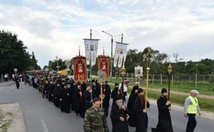Націоналісти облаштовують містечко для зустрічі хресної ходи