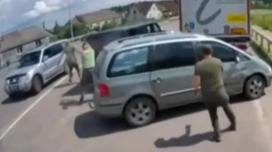 На Волыни мужчина избил лопатой военнослужащих ТЦК и скрылся