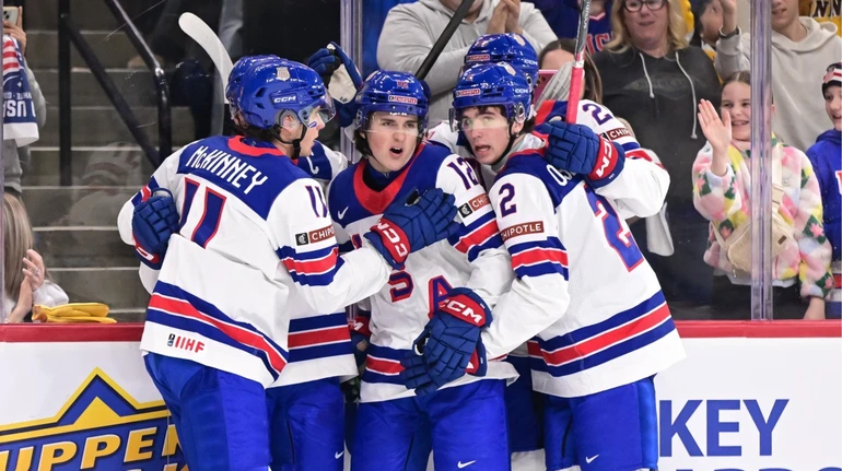 Чехия сокрушила Данию, США одолела Швейцарию на чемпионате мира U-20