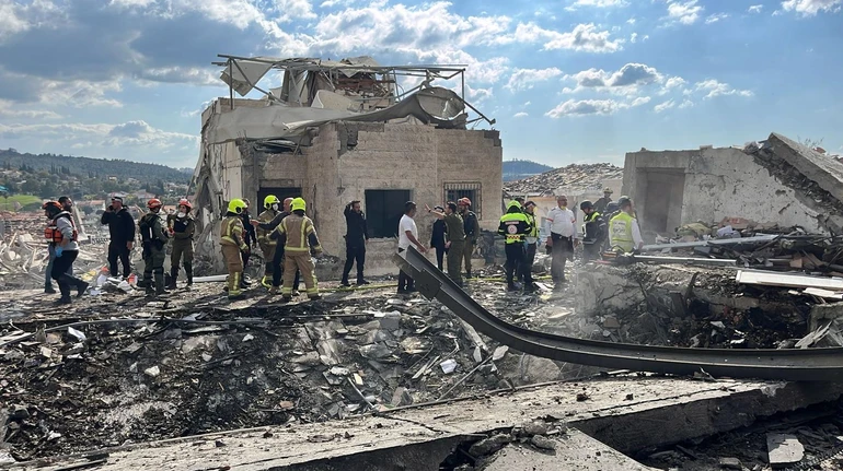 Іранська ракета влучила у житловий район ізраїльського міста: щонайменше 8 загиблих