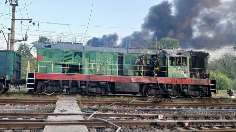 Російські БпЛА вдарили по залізниці на Дніпропетровщині: постраждав машиніст
