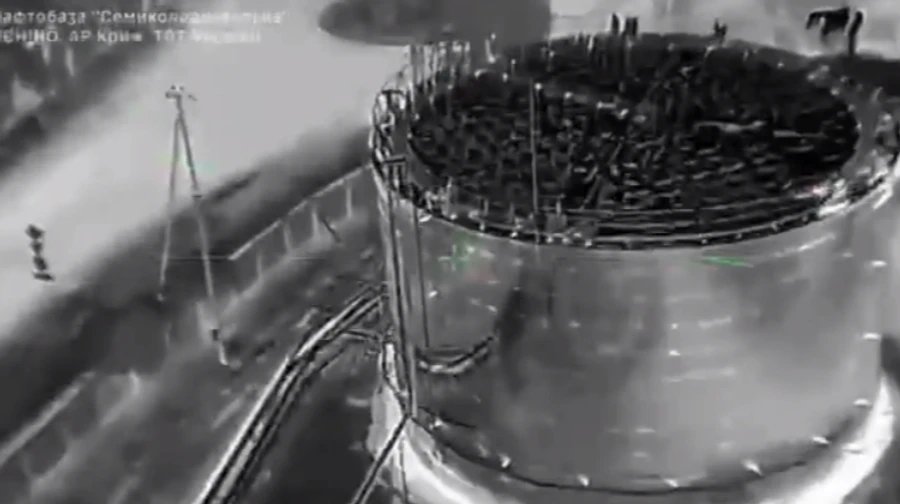 Ukraine's Special Operations Forces strike oil storage facilities in Crimea – video