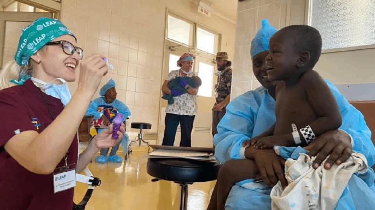 Пацієнти тиждень пливли через джунглі Амазонки: історія української лікарки, яка поїхала рятувати людей в Південній Америці та Африці