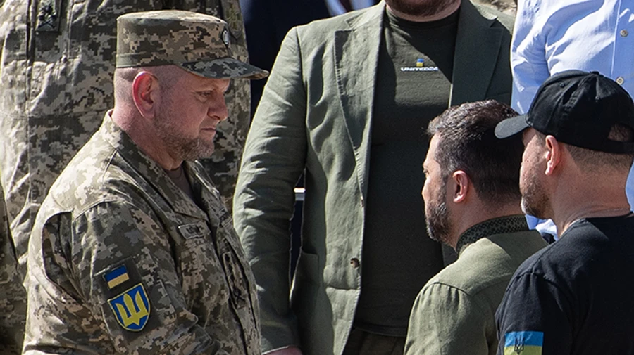 Опрос: украинцы стали меньше доверять Зеленскому, наибольшее доверие - к ВСУ и Залужному