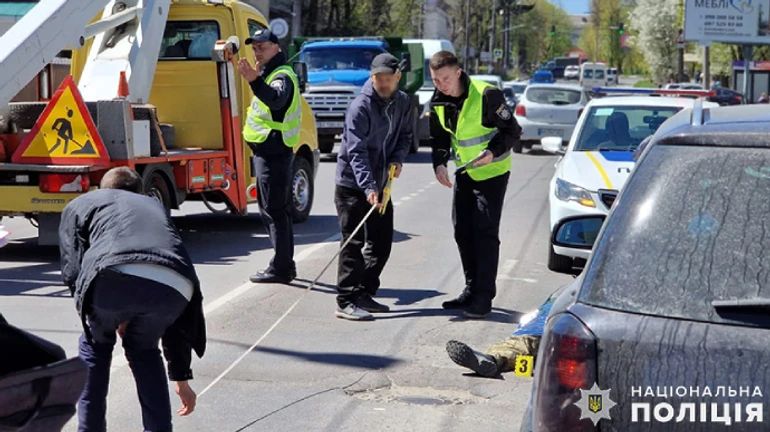 Водій збив поліцейську і двох військових на переході в Хмельницькому: один загинув