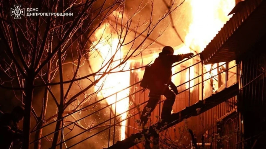 Масована атака росіян на Дніпро: загинули 2 дорослих і 17-річна дівчина, 30 людей дістали поранення