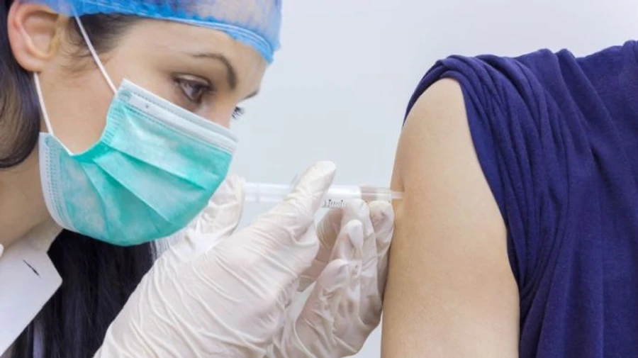 Почти половина украинцев вакцинировались хоть раз, Киев – в лидерах