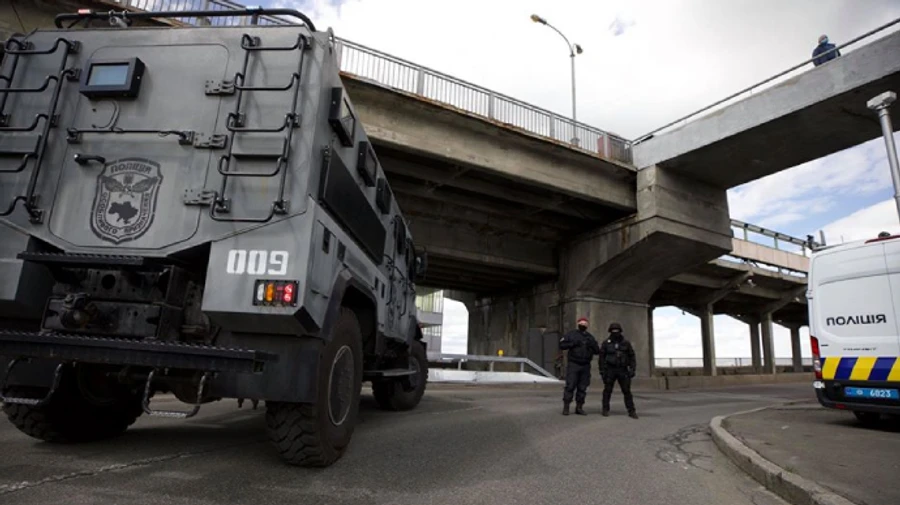 Стало відомо, чим київський мінер погрожував підірвати міст