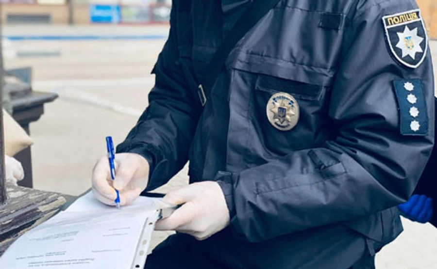На Ивано-Франковщине Covid-19 у полицейского: проверят 20 его коллег