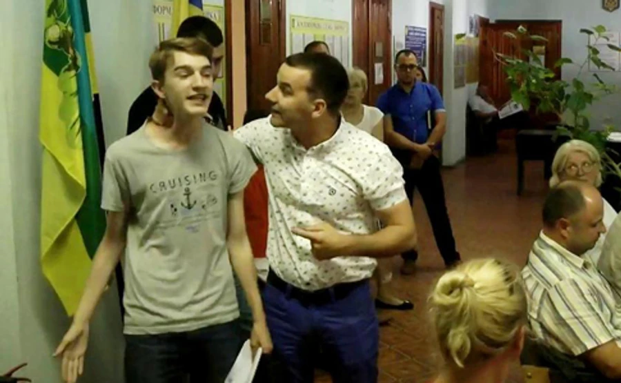 На Киевщине депутат от БПП напал и угрожал несовершеннолетнему