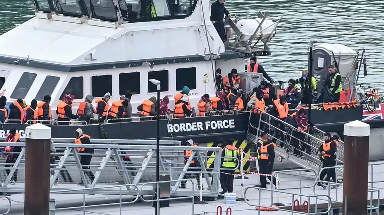 У Британії понад 70 дітей-біженців утримують в ізоляторах для дорослих, де до них застосовують тортури