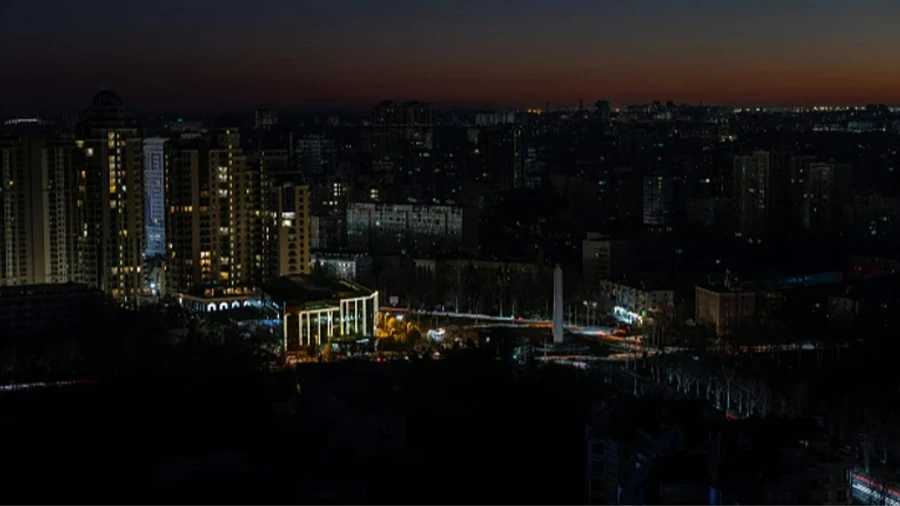 Росія атакувала Київ балістикою: попередньо тривогу не оголосили, є влучання в будинок