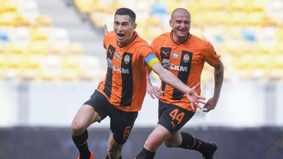 Шахтер разгромил Днепр-1 и досрочно стал чемпионом Украины