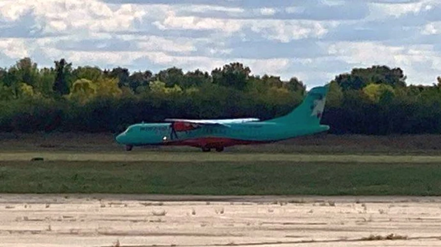 Самолет с депутатами ОПЗЖ просился сесть в Полтаве, пассажиров не выпустили