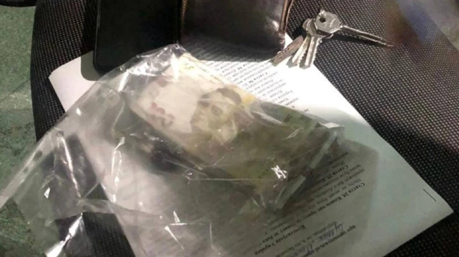 Чиновник ОДА вимагав відкат за виділення ковідних коштів лікарні на кисень