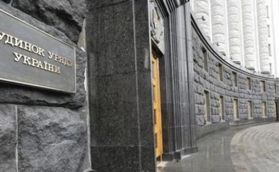 Кабмин уволил нескольких ключевых чиновников