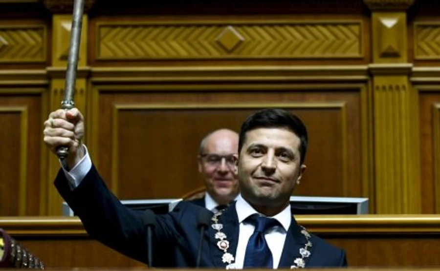 ЗЕЛЕНСКИЙ РАСПУСКАЕТ ВЕРХОВНУЮ РАДУ