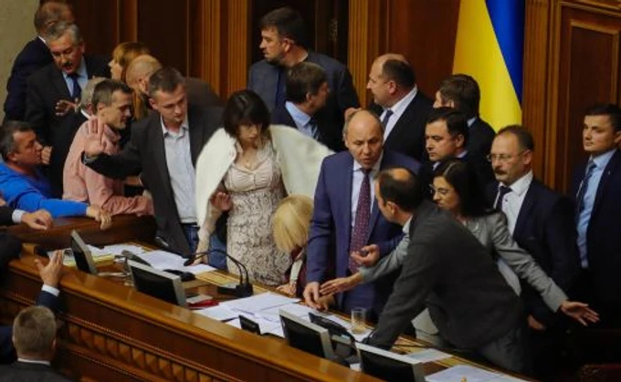 Работу Рады сорвали потасовкой в президиуме