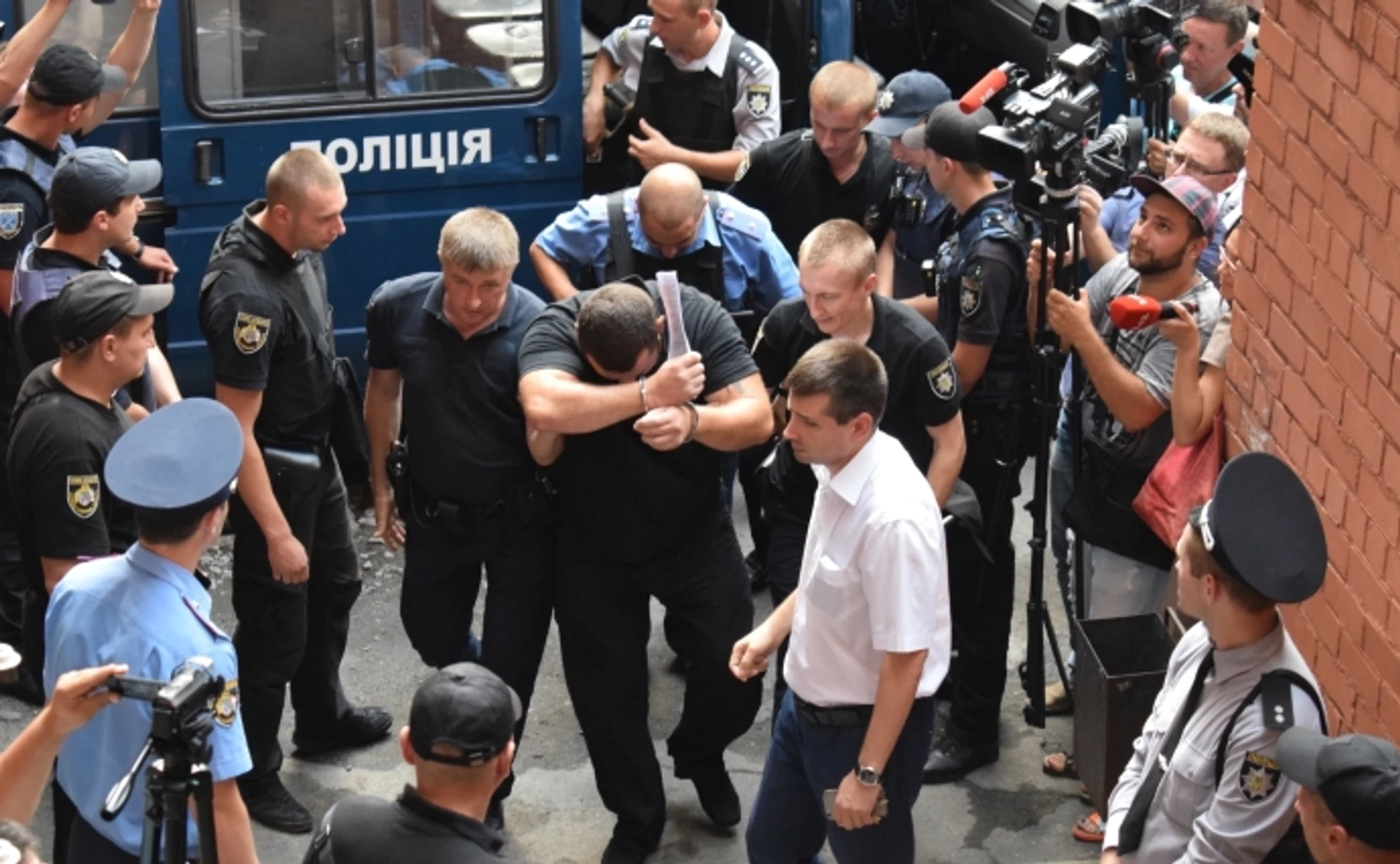 Як у 90-ті. Що замовчують учасники перестрілки у Дніпрі