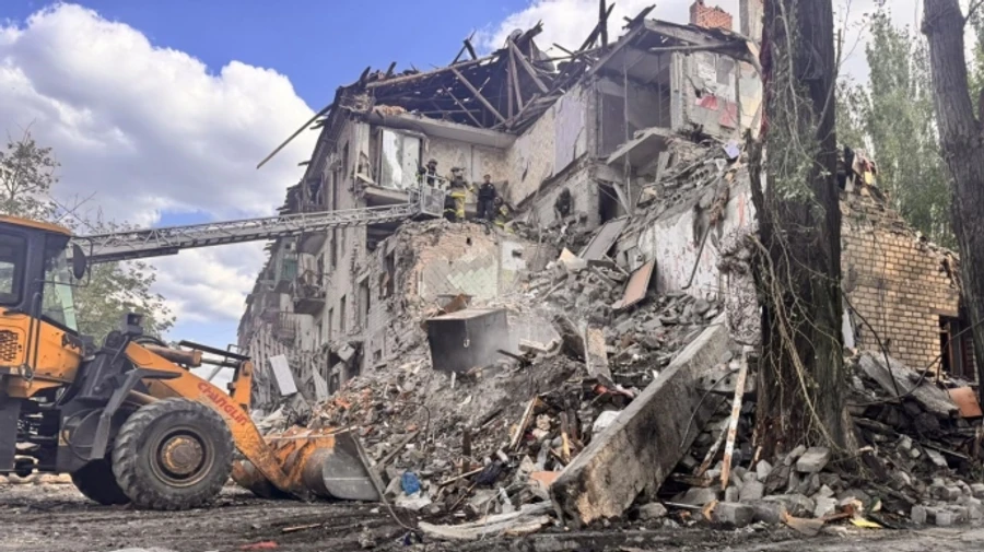 Russian attack on Kramatorsk: 3 killed, search for people under rubble continues – photos