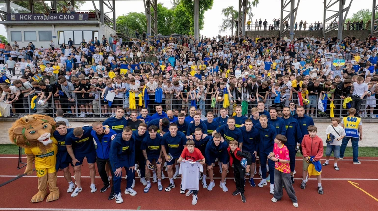 Збірній України з футболу потрібні домашні збори. Чому це позитивно вплине на підвищення культури уболівальників?