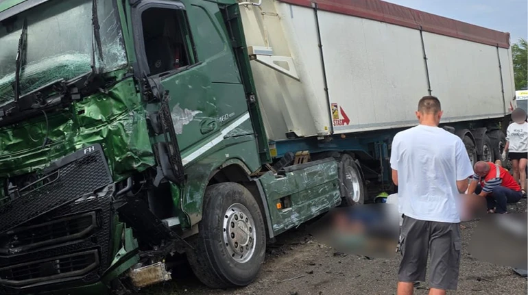 Автобус зіткнувся з вантажівкою на Миколаївщині: 12 загиблих