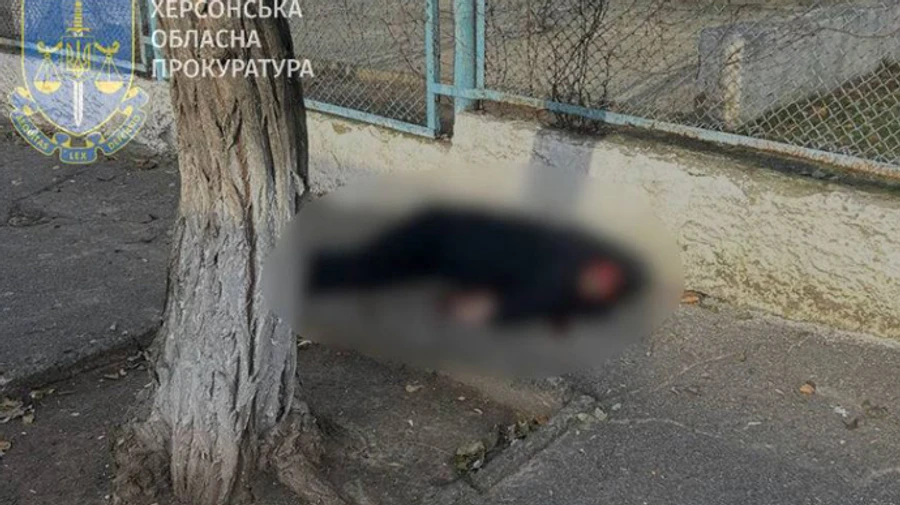 Через російський обстріл у центрі Херсона загинув волонтер