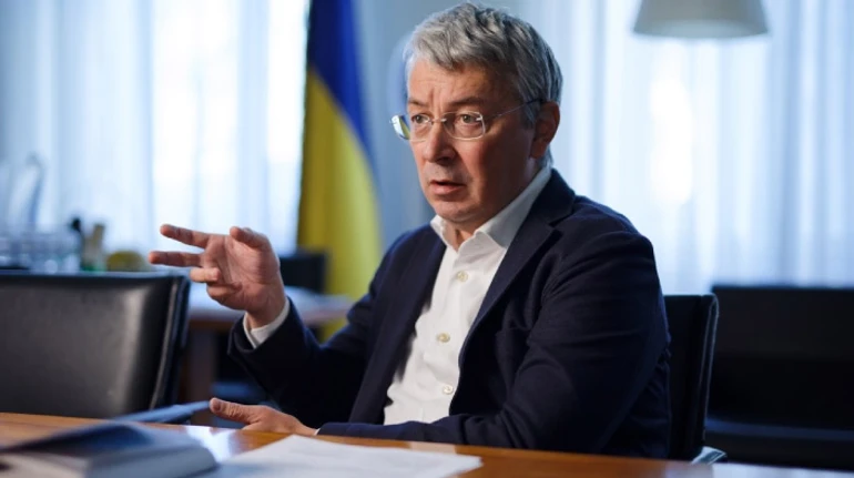 Повірте, в нас є план: Ткаченко про евакуацію музеїв, бюджет на телемарафон і обмін єнота на Пушкіна