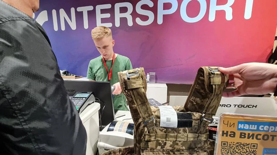 Чиновники пытались продать тысячу бесплатных бронежилетов из гуммпомощи – СБУ