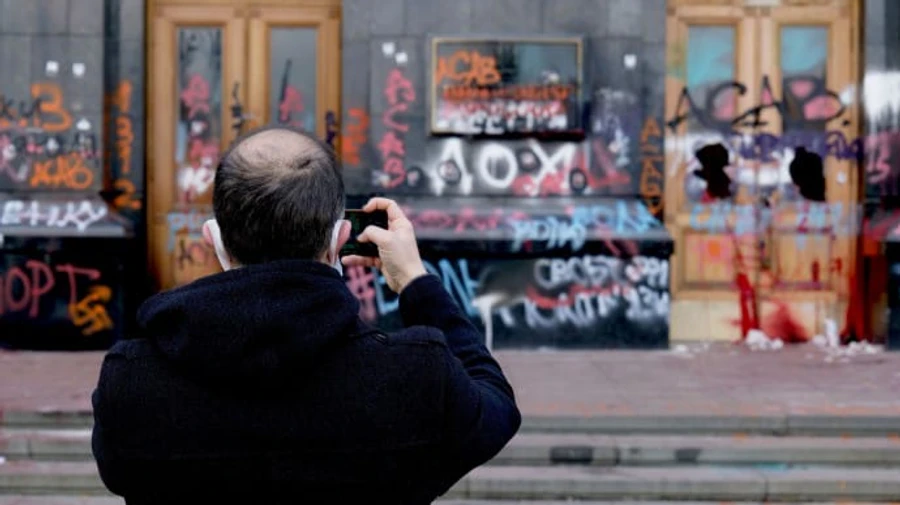 У Зеленського обіцяють публічно відзвітувати про витрати на ремонт Банкової