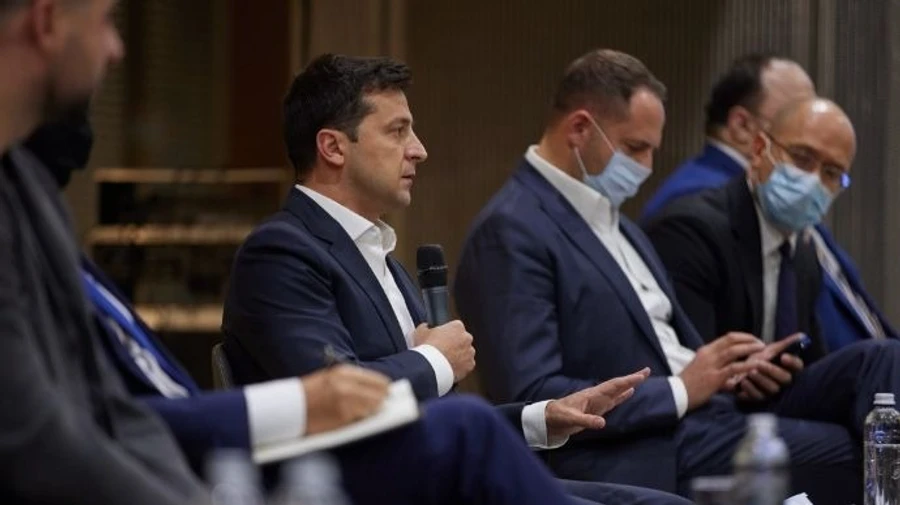 Зеленский слугам: Если не проголосуете за роспуск КС – значит защищаете судей