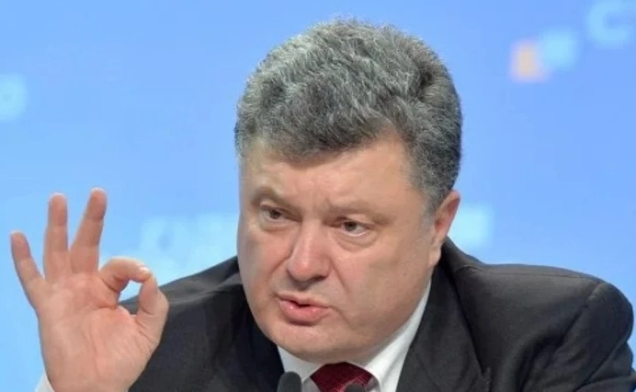Порошенко за рік припинив громадянство більше ніж 5 тисяч українців