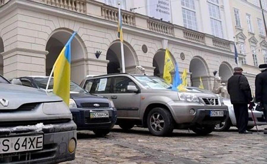 Порошенко подписал законы о евробляхах – и просит не протестовать