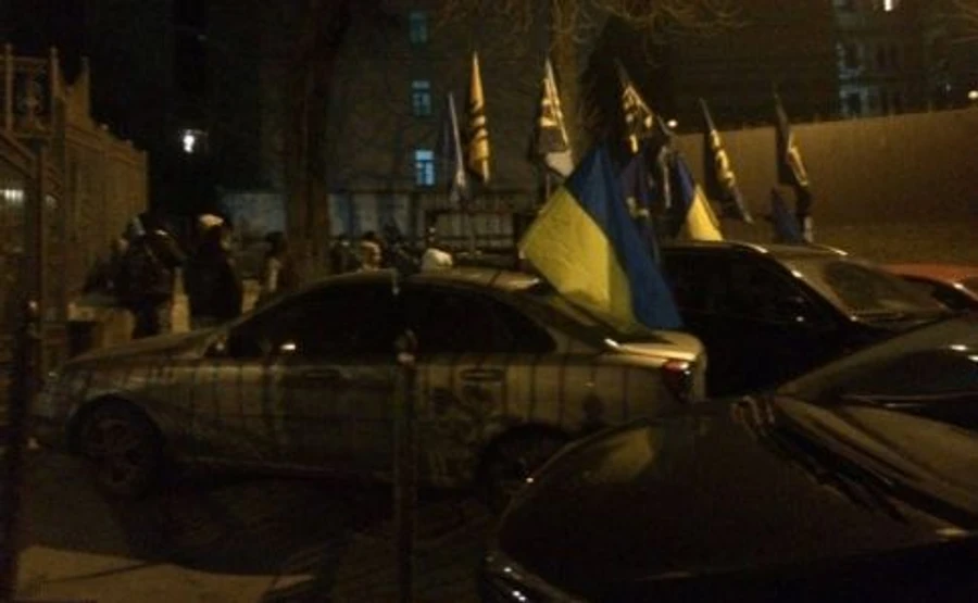 Справа Насірова: Адвокатів не відпустили відпочивати. Виїзди із суду заблоковані