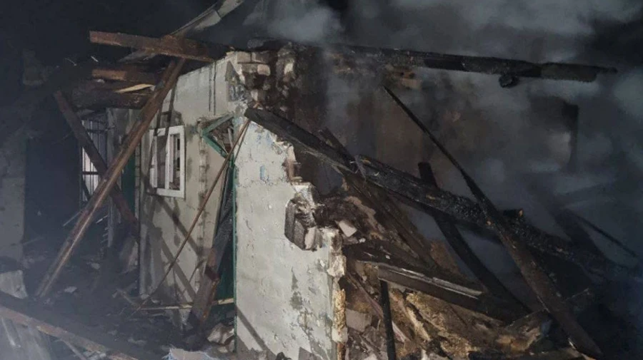 Росіяни атакували Дніпропетровщину: горіли будинки, авто та підприємство