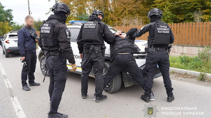 Поліція: На Тернопільщині чоловіки на Mercedes напали на авто ТЦК і допомогли втекти військовозобов'язаному