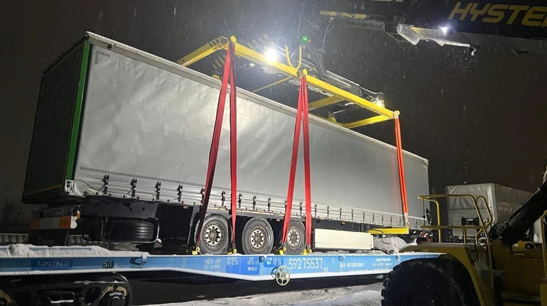 Укрзализныця впервые отправила контрейлерный поезд в Венгрию