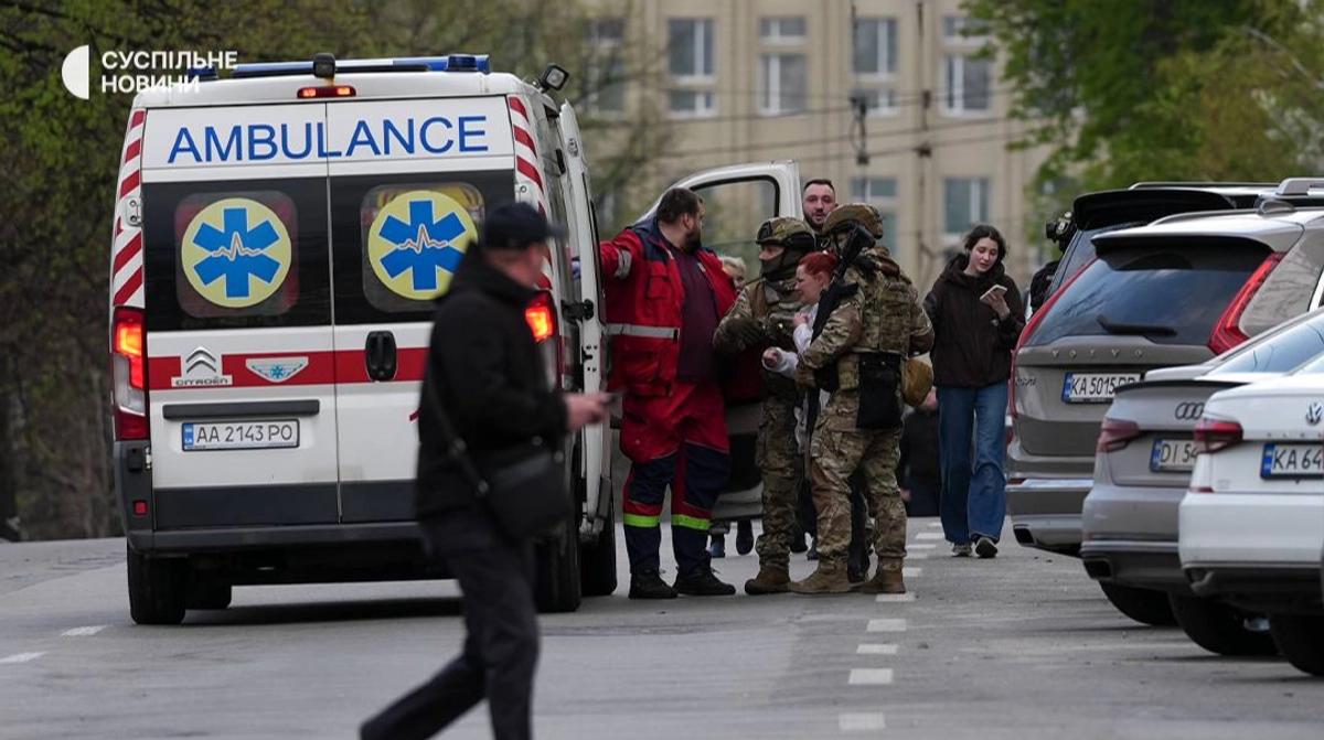 Прокуратура відкрила провадження щодо дій поліцейських, які втекли під час теракту в Києві