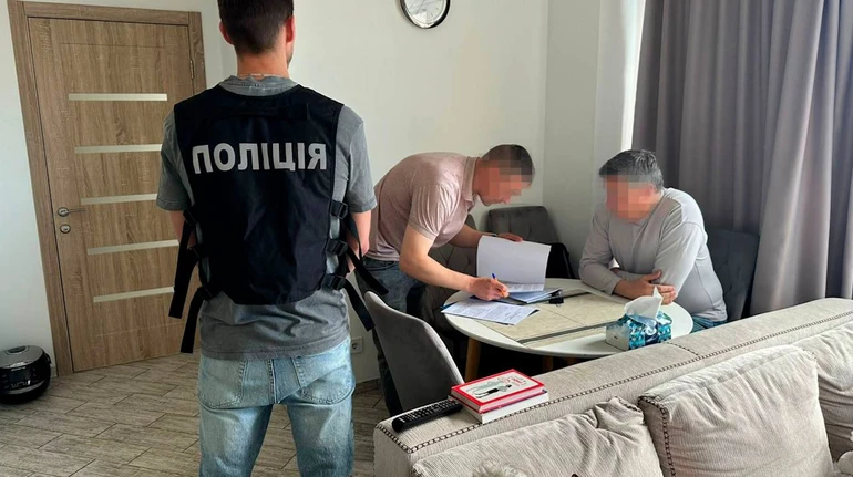 Музичні гастролі як схема виїзду за кордон: ексміністру культури оголосили підозру
