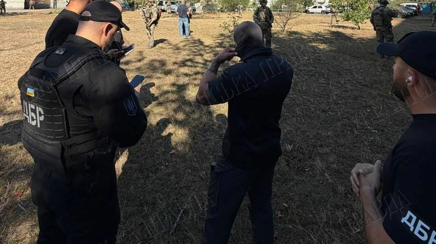 УП: На місце протистояння СБУ і ГУР у Києві прибули працівники ДБР і керівник "Альфи"