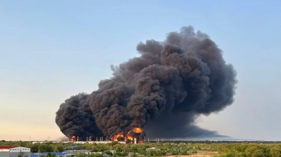 Українські БпЛА вдарили по нафтобазі в Енгельсі, яка забезпечує стратегічну авіацію РФ