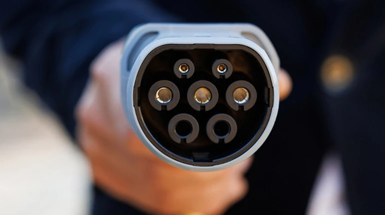 Биті Tesla із США та нові китайці. Чому в Україні вдвічі зросла кількість електрокарів