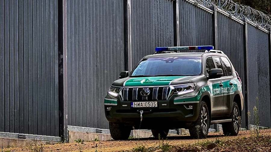 Білоруський прикордонник попиляв паркан і зайшов до Польщі – ЗМІ